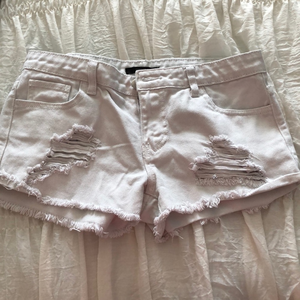 Forever21 White destroyed jeanshorts